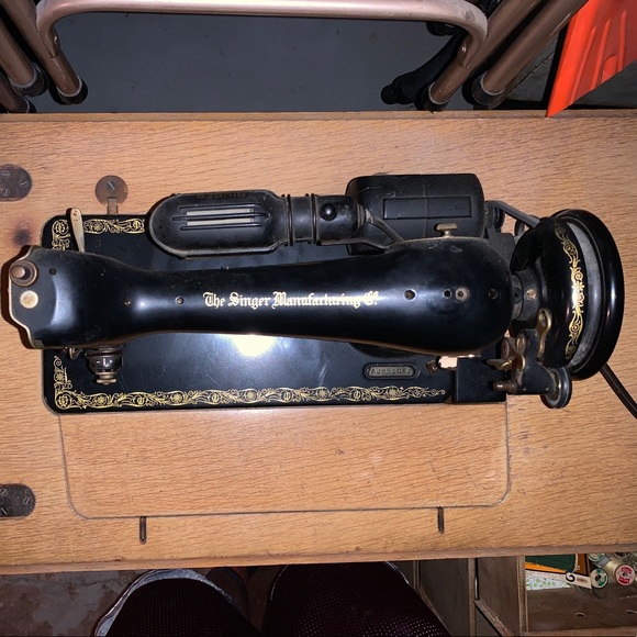 Sewing Machine - Picture 5 of 6